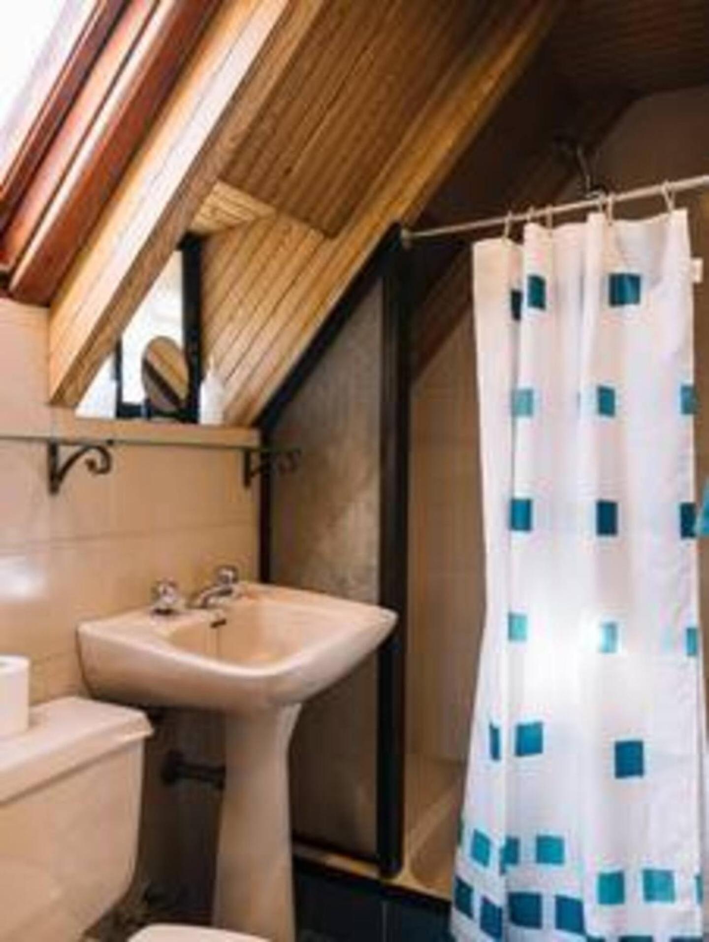 Habitación en casa particular Gran Con Bano Privado Y Vista A La Montana, Cerca De Clinica Alemana